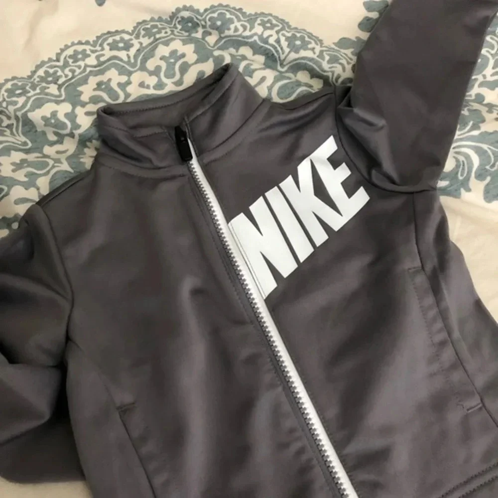 NWT Toddler infant Grey and white Nike 2 piece set activewear sporty athletic